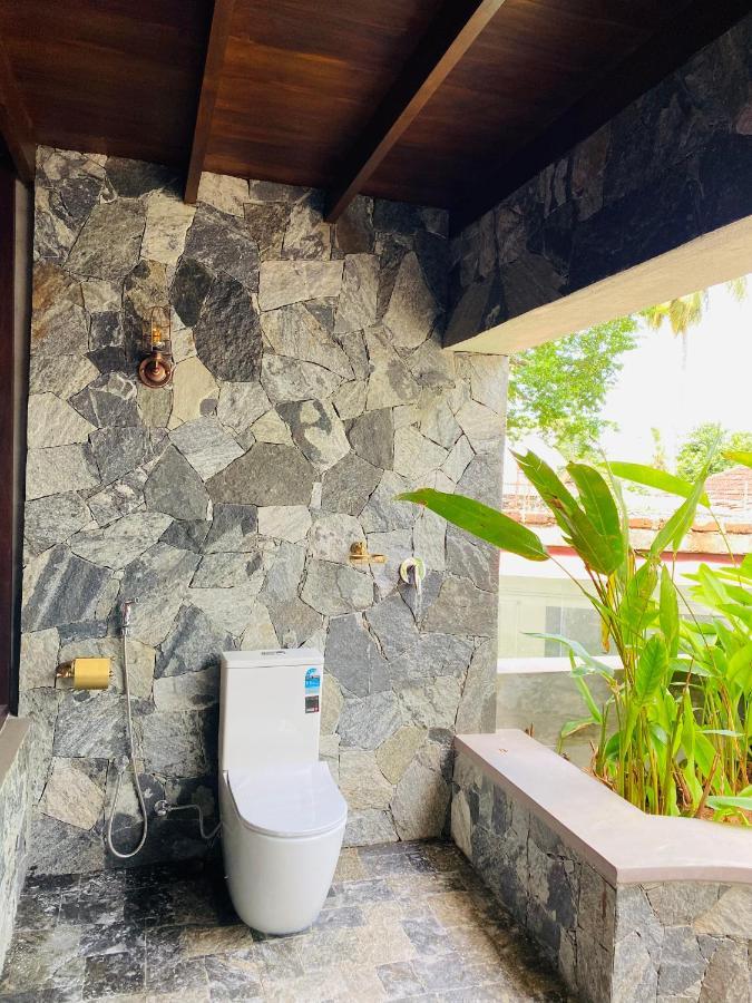Thaprobana Villa Tangalle - Private Villa Bagian luar foto