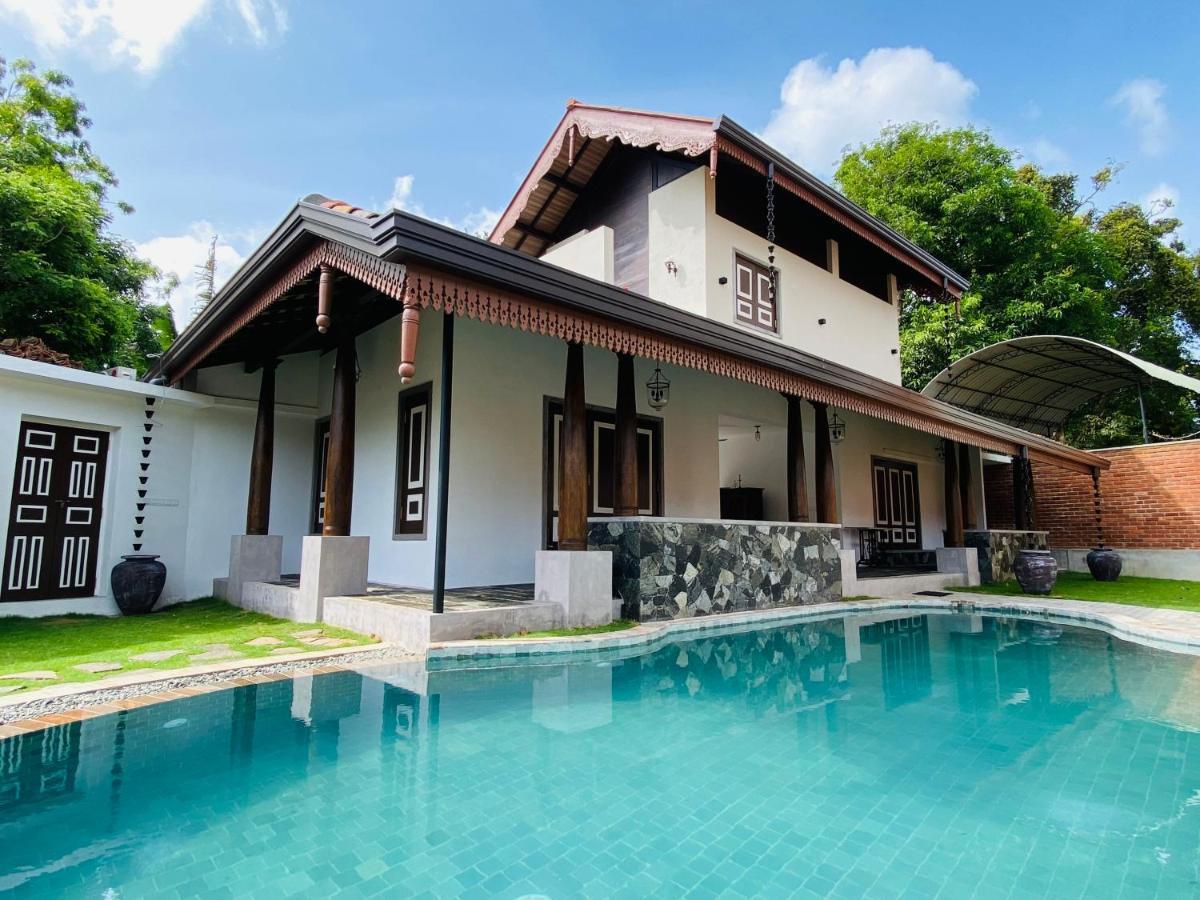 Thaprobana Villa Tangalle - Private Villa Bagian luar foto