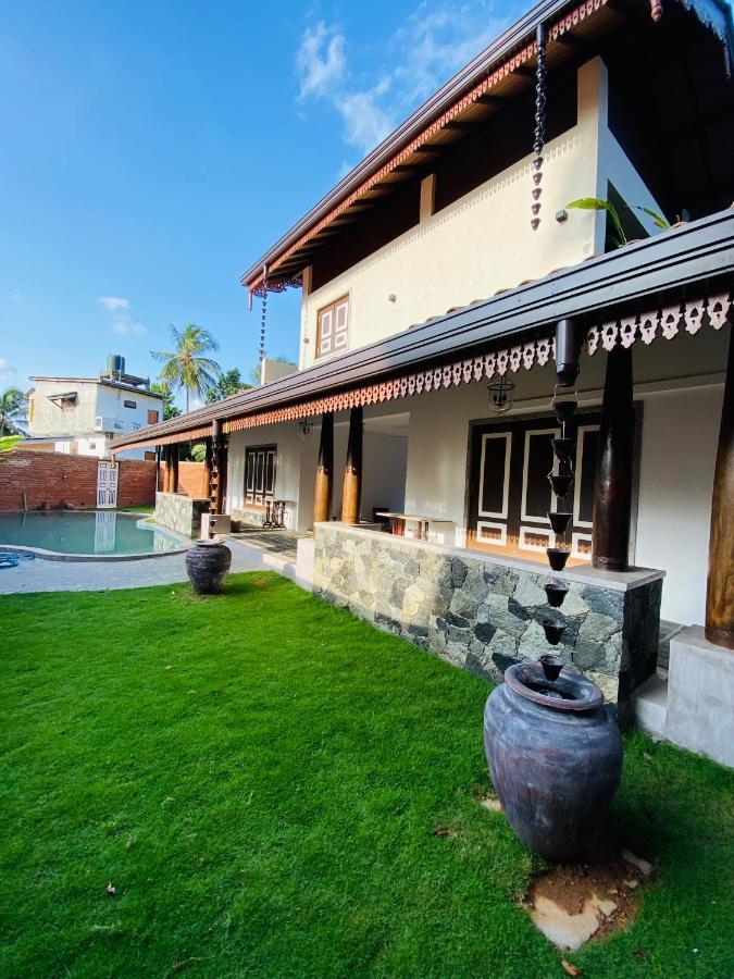 Thaprobana Villa Tangalle - Private Villa Bagian luar foto