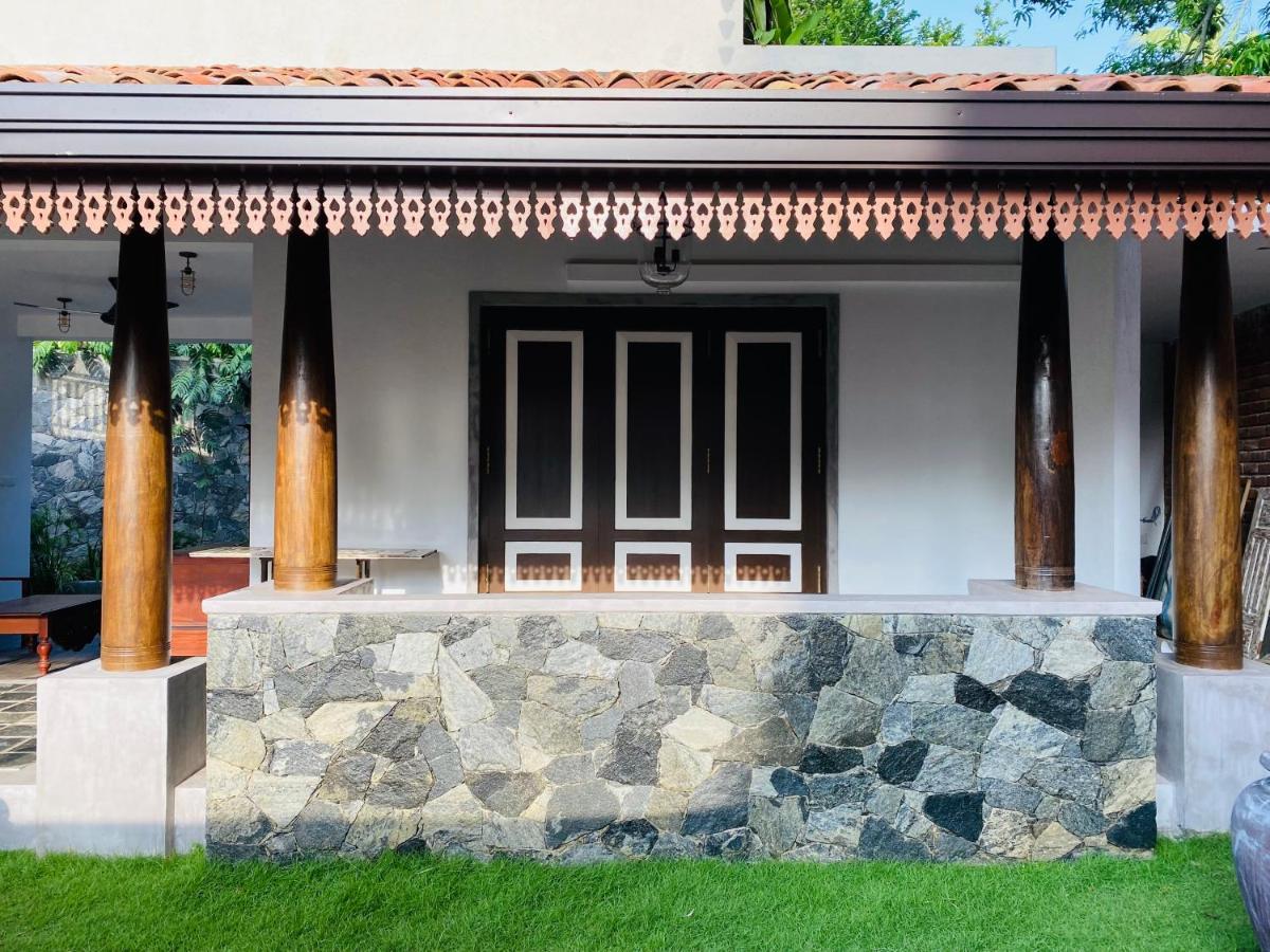 Thaprobana Villa Tangalle - Private Villa Bagian luar foto