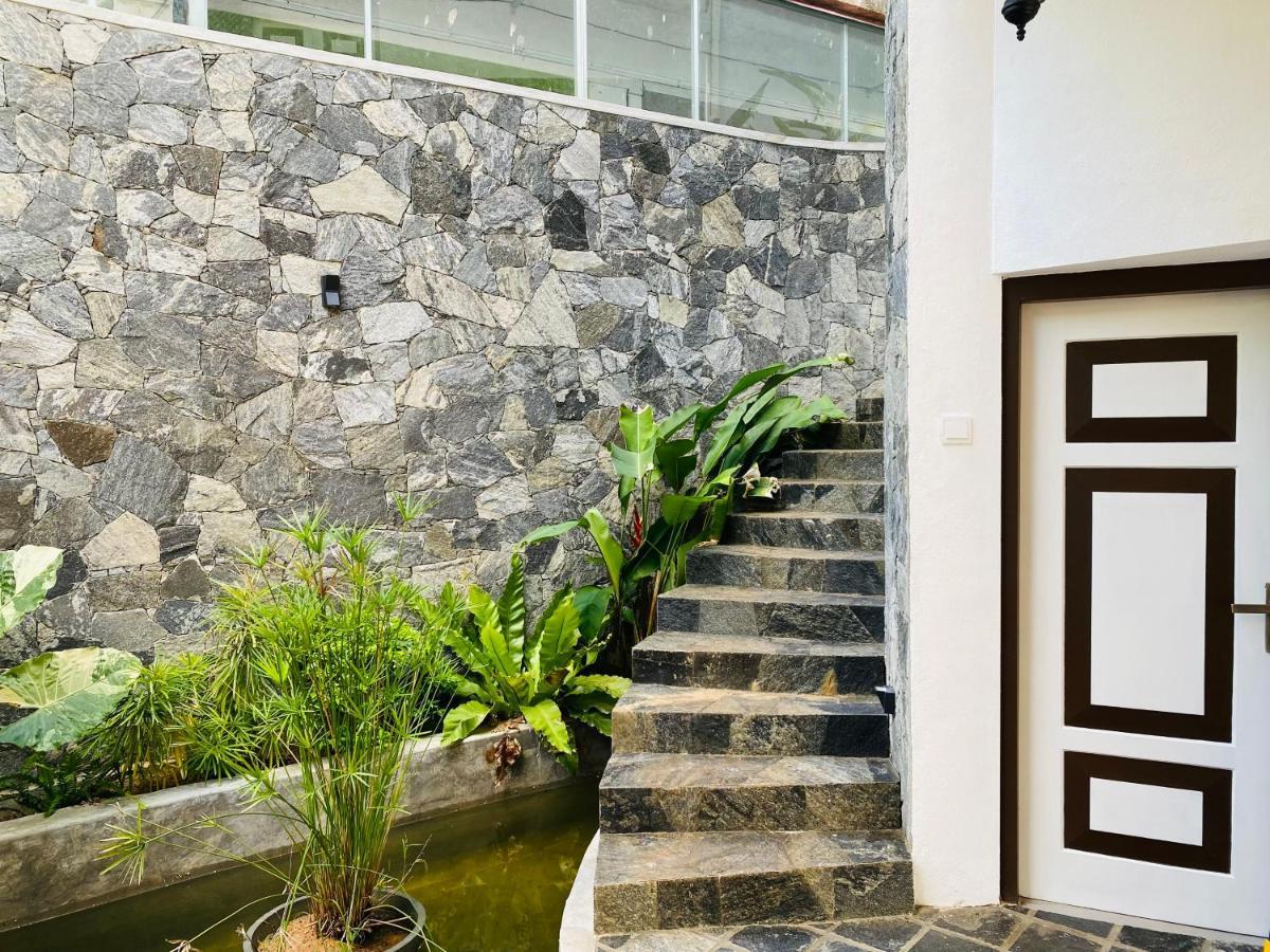 Thaprobana Villa Tangalle - Private Villa Bagian luar foto