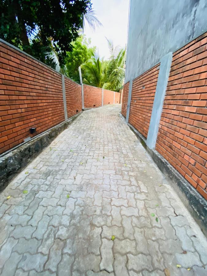Thaprobana Villa Tangalle - Private Villa Bagian luar foto