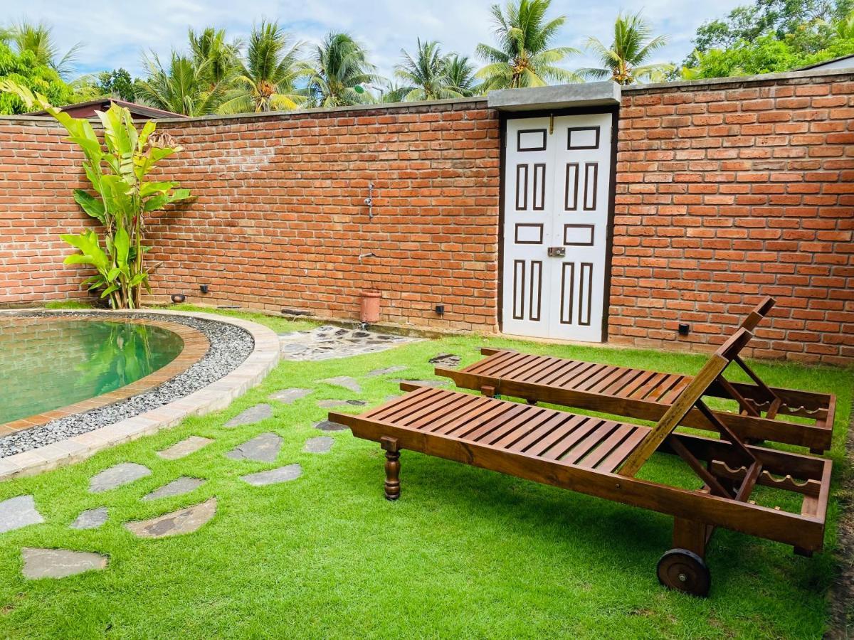 Thaprobana Villa Tangalle - Private Villa Bagian luar foto