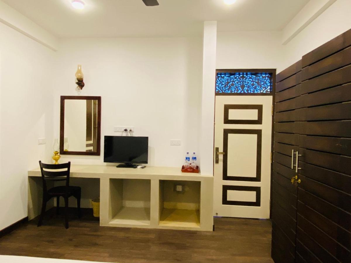 Thaprobana Villa Tangalle - Private Villa Bagian luar foto
