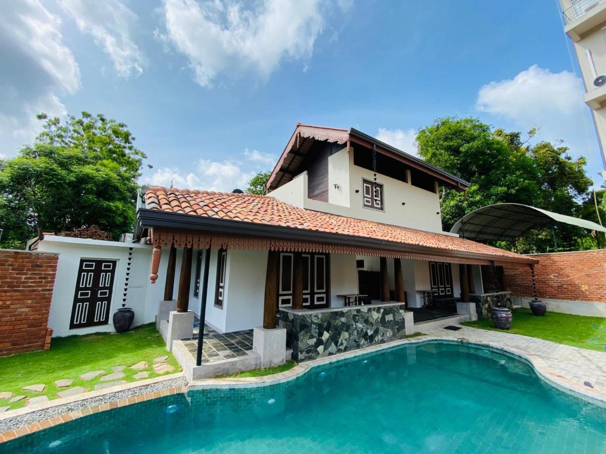 Thaprobana Villa Tangalle - Private Villa Bagian luar foto