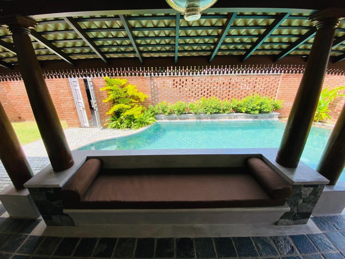 Thaprobana Villa Tangalle - Private Villa Bagian luar foto