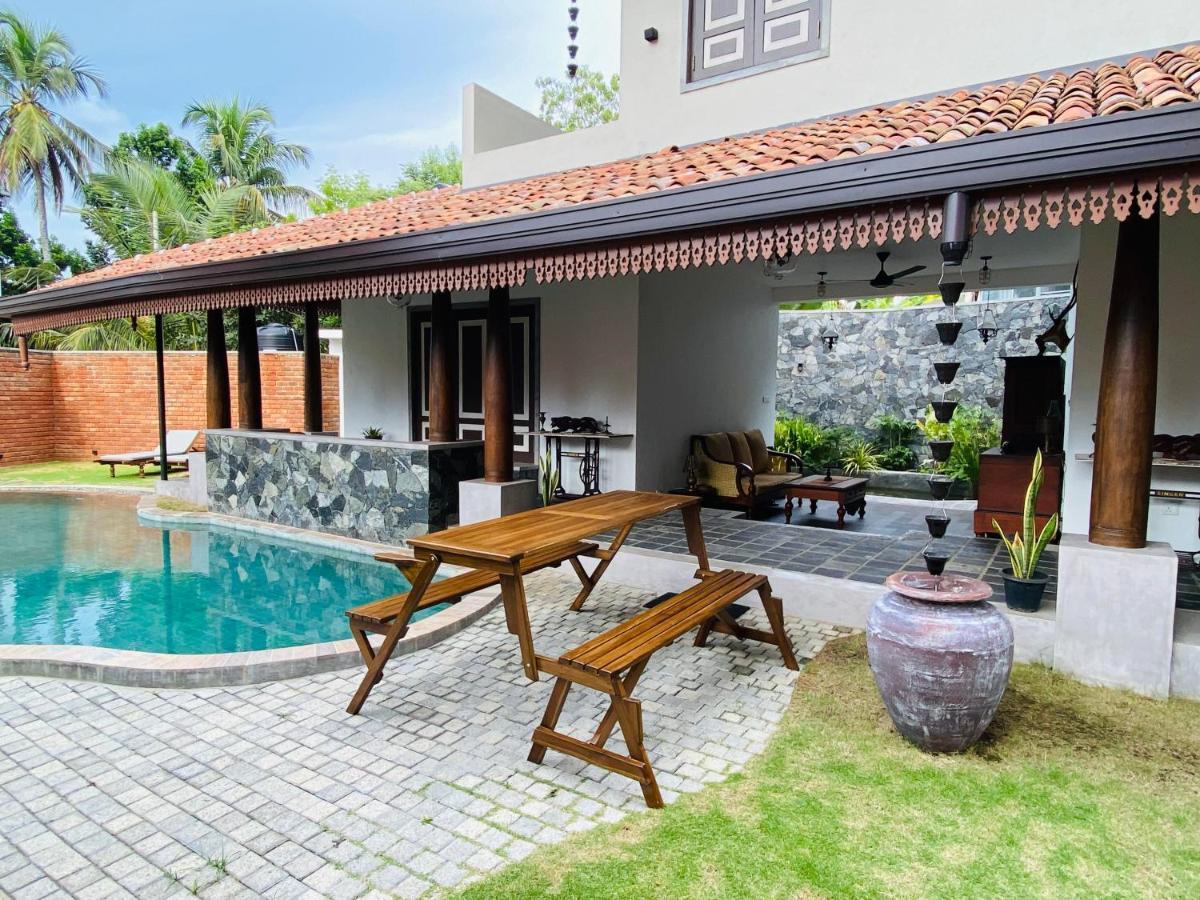 Thaprobana Villa Tangalle - Private Villa Bagian luar foto