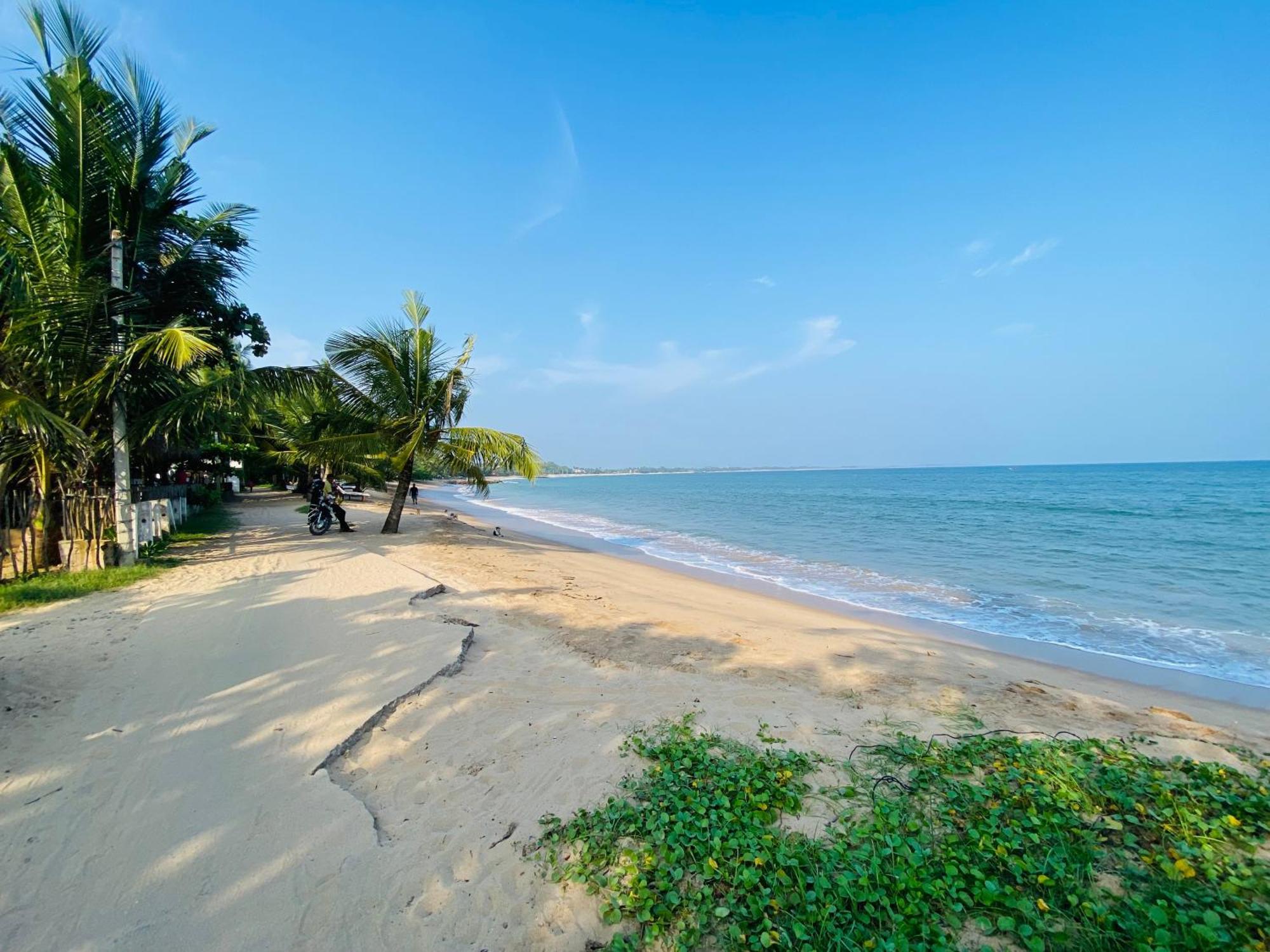 Thaprobana Villa Tangalle - Private Villa Bagian luar foto