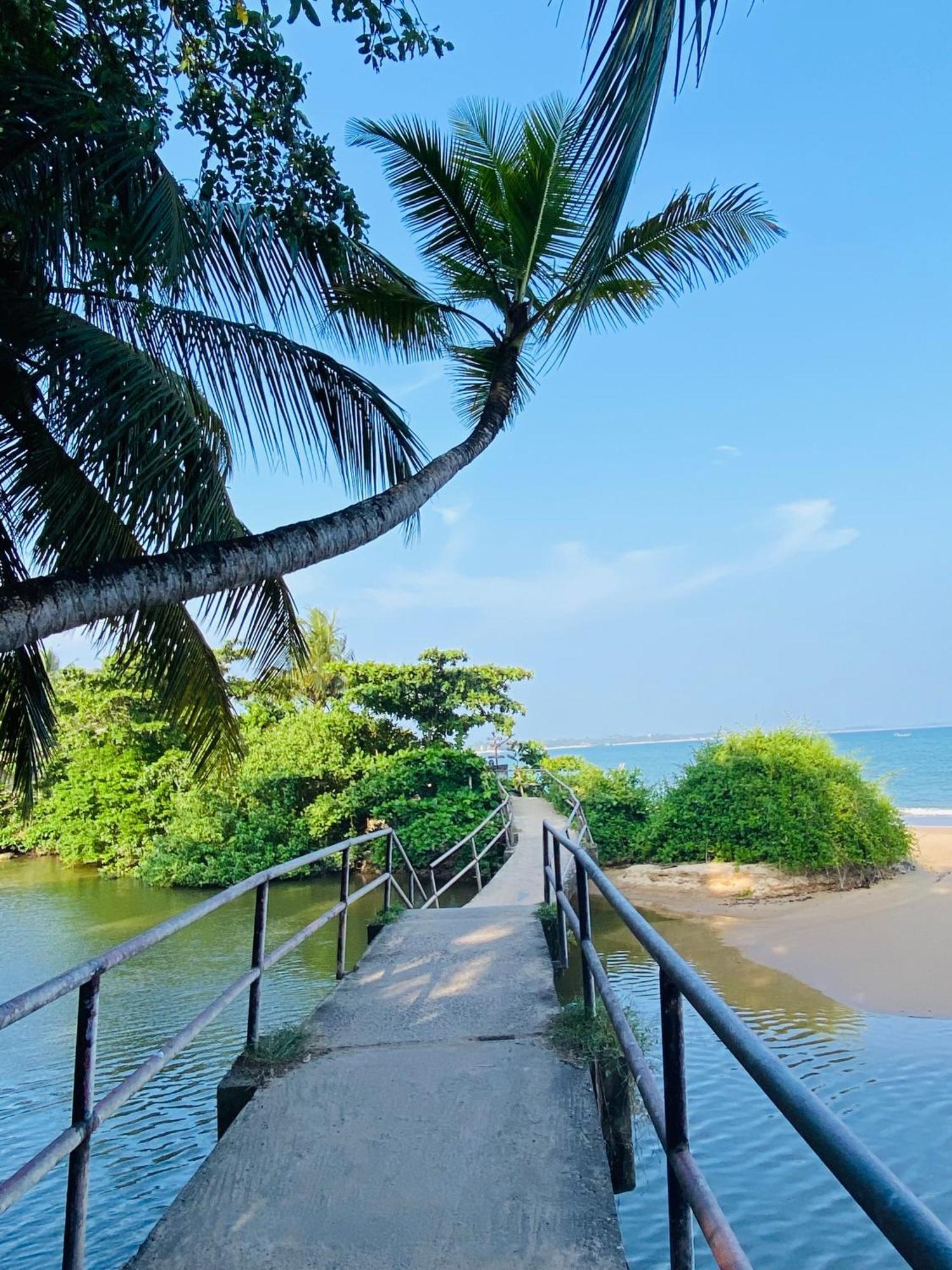 Thaprobana Villa Tangalle - Private Villa Bagian luar foto