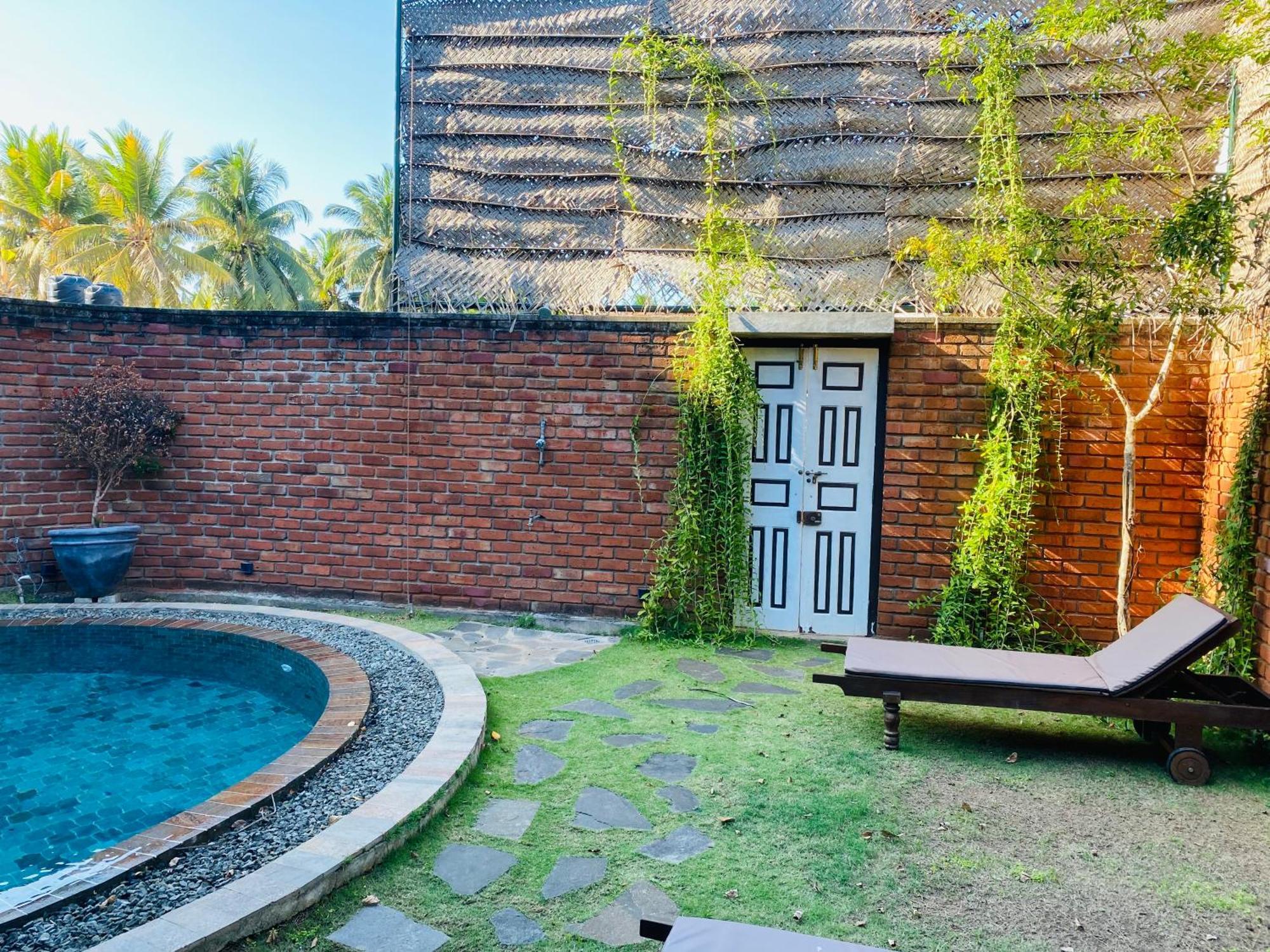 Thaprobana Villa Tangalle - Private Villa Bagian luar foto